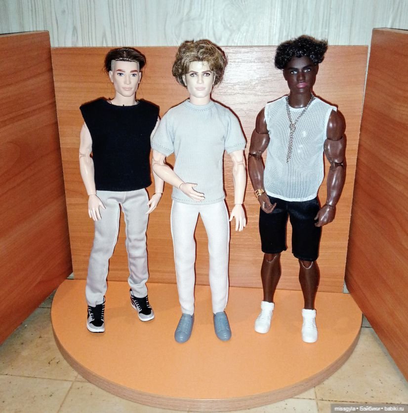 6 лет. Полёт нормальный — Коллекции игровых кукол (Playline): фото полок