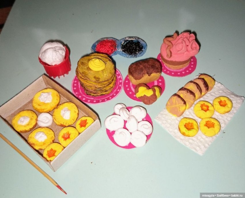 6 лет. Полёт нормальный — Коллекции игровых кукол (Playline): фото полок