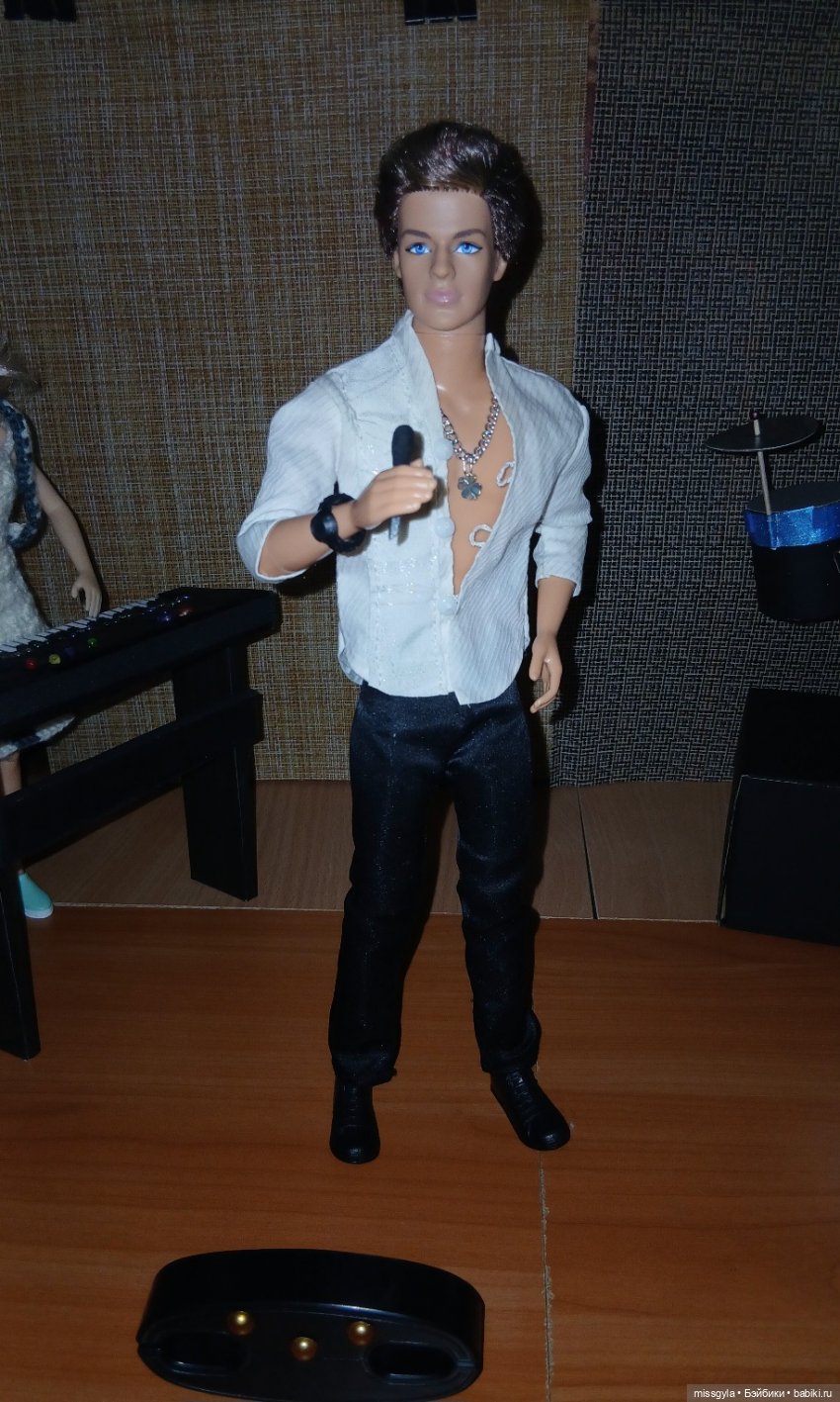 6 лет. Полёт нормальный — Коллекции игровых кукол (Playline): фото полок