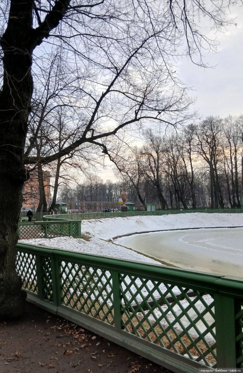 И в Летний сад гулять водил