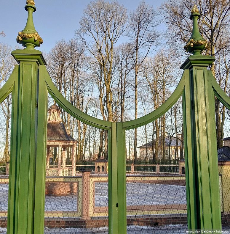 И в Летний сад гулять водил