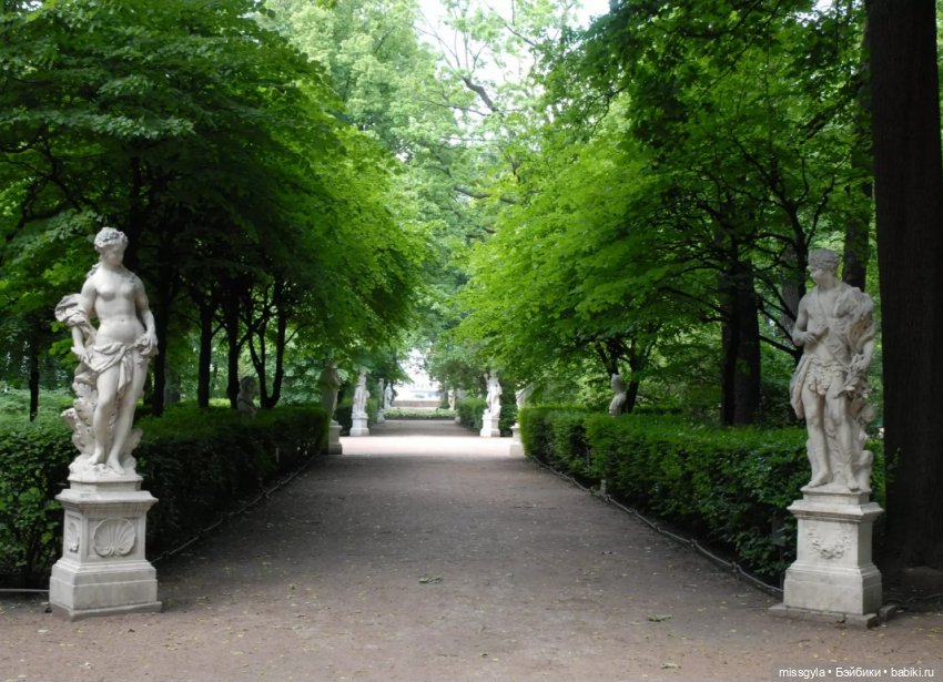 И в Летний сад гулять водил