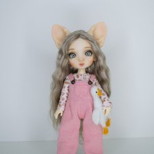 Лулу на теле Монст