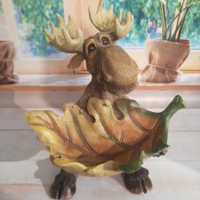 Лось с листиком