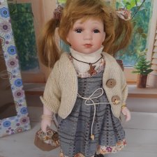 Куколка фарфоровая