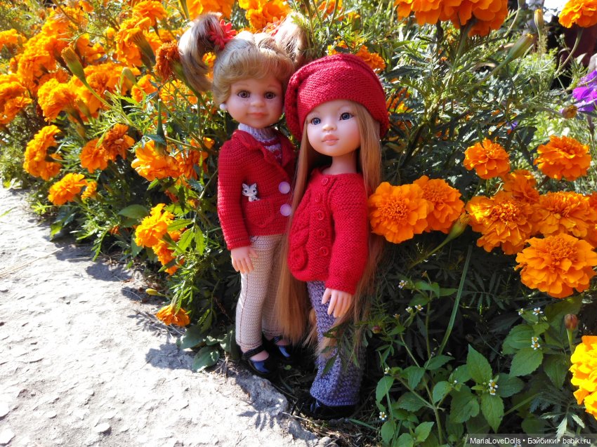 Маника и Клёпа на прогулке