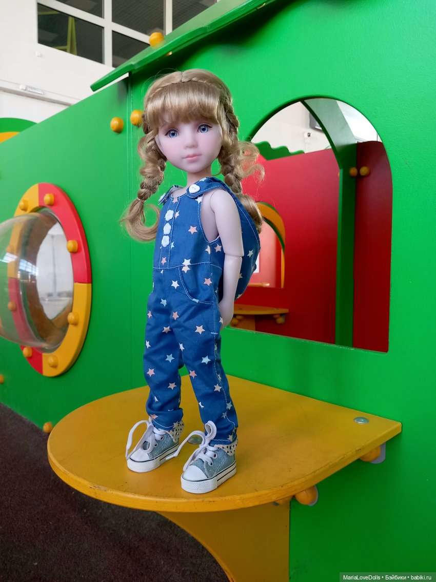 В ожидании поезда — Куклы Ruby Red (Руби Ред) Fashion Friends: Siblies (фото 3)
