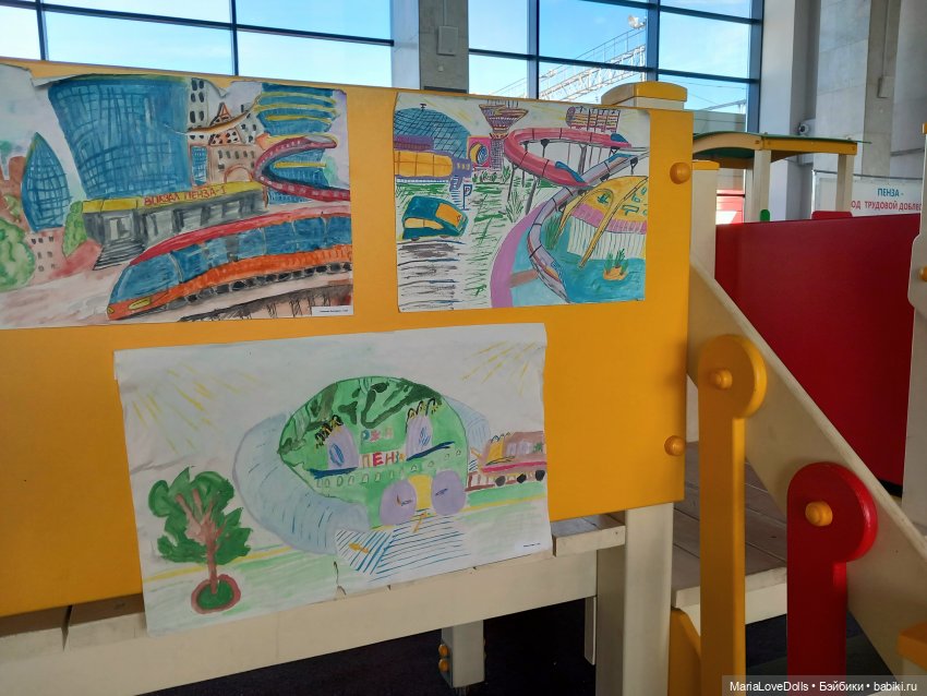 В ожидании поезда — Куклы Ruby Red (Руби Ред) Fashion Friends: Siblies (фото 2)