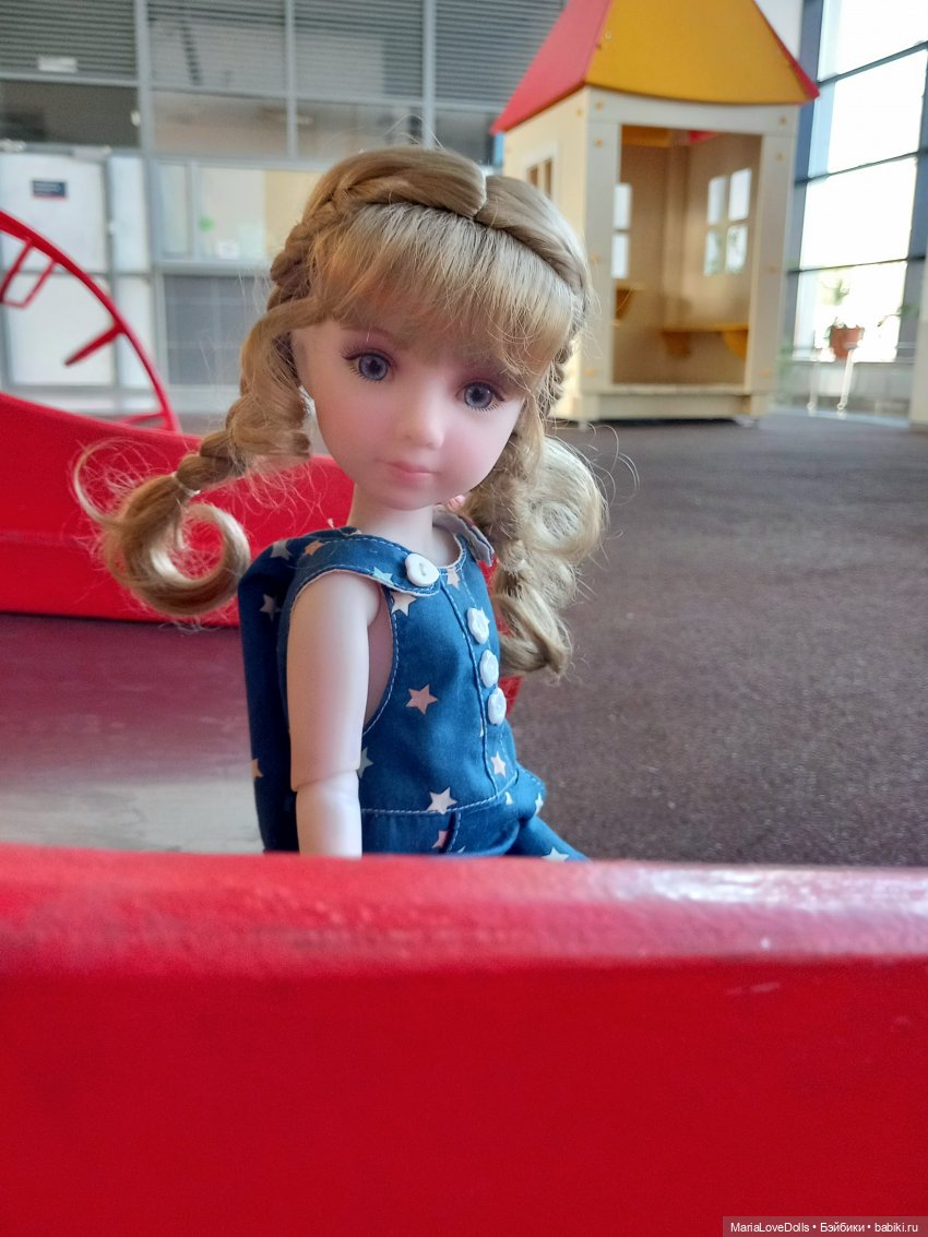 В ожидании поезда — Куклы Ruby Red (Руби Ред) Fashion Friends: Siblies