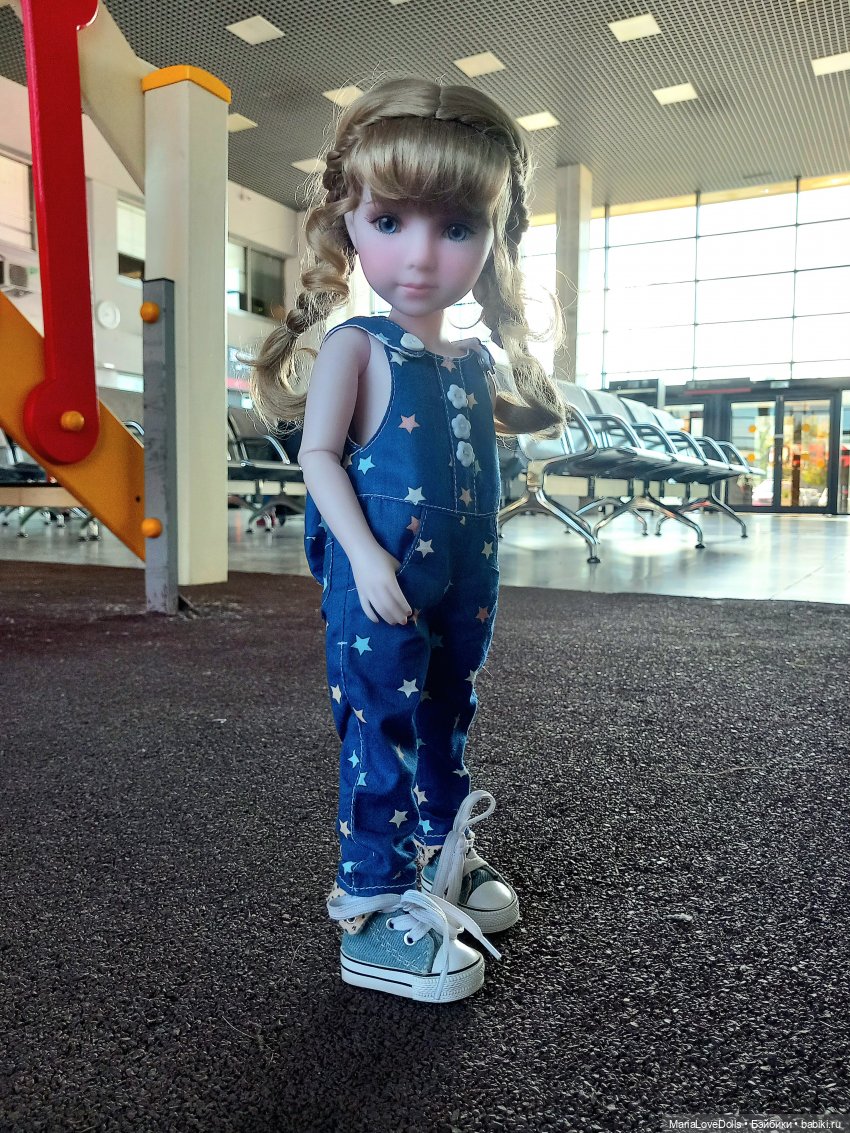 В ожидании поезда — Куклы Ruby Red (Руби Ред) Fashion Friends: Siblies (фото 10)