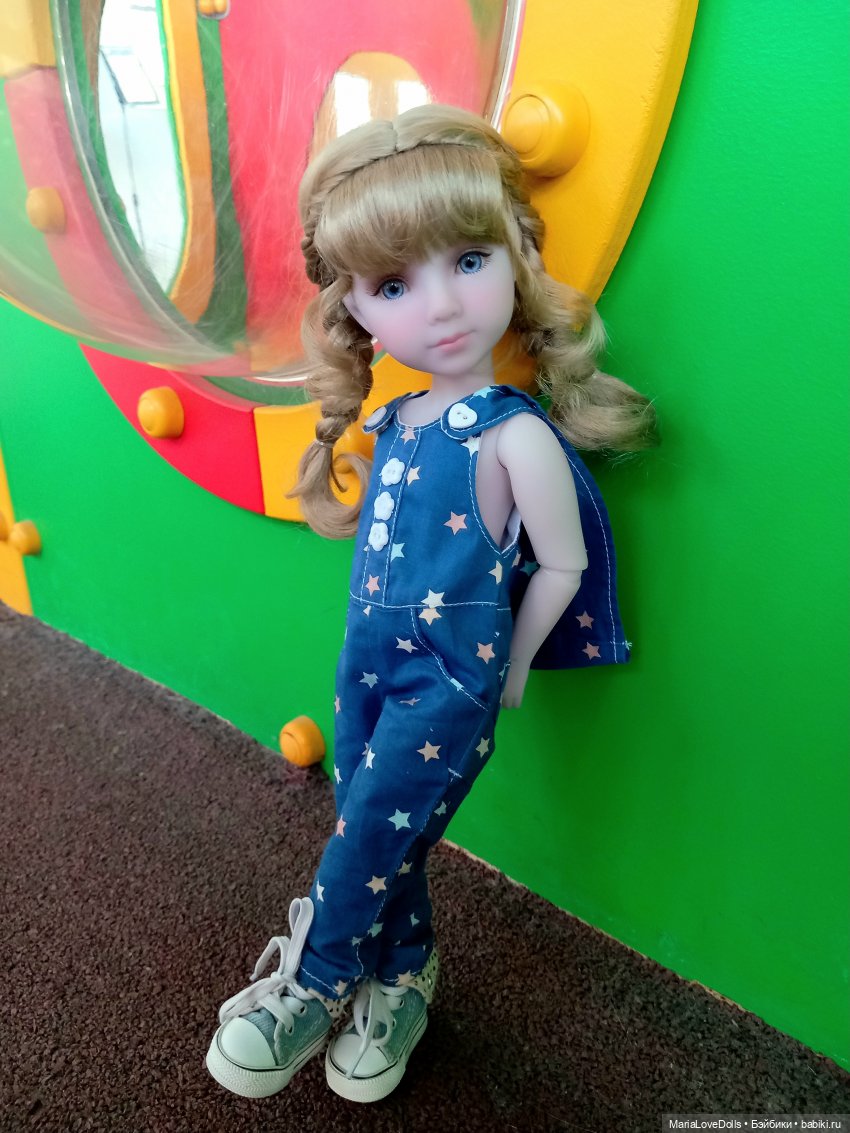 В ожидании поезда — Куклы Ruby Red (Руби Ред) Fashion Friends: Siblies (фото 4)