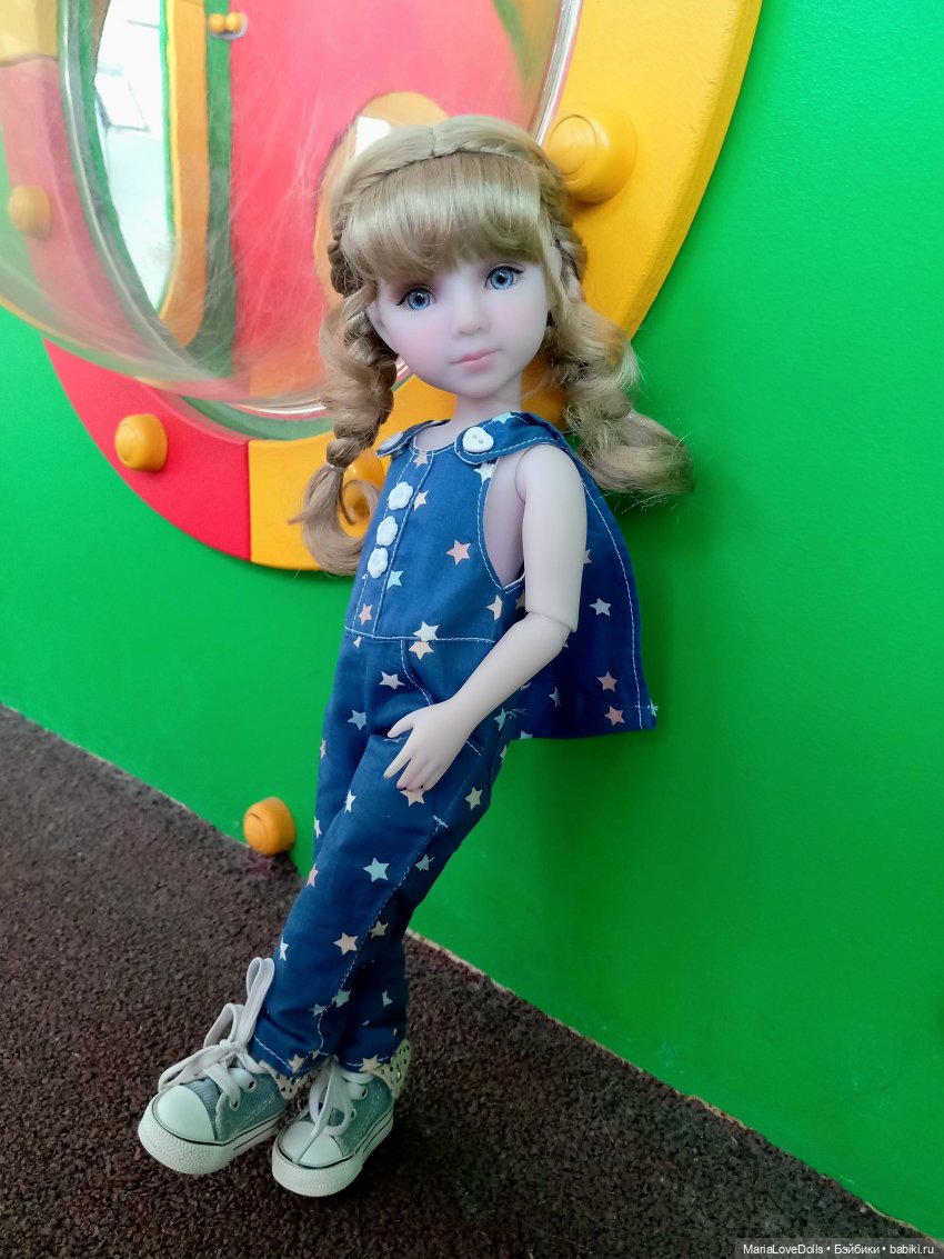 В ожидании поезда — Куклы Ruby Red (Руби Ред) Fashion Friends: Siblies (фото 5)