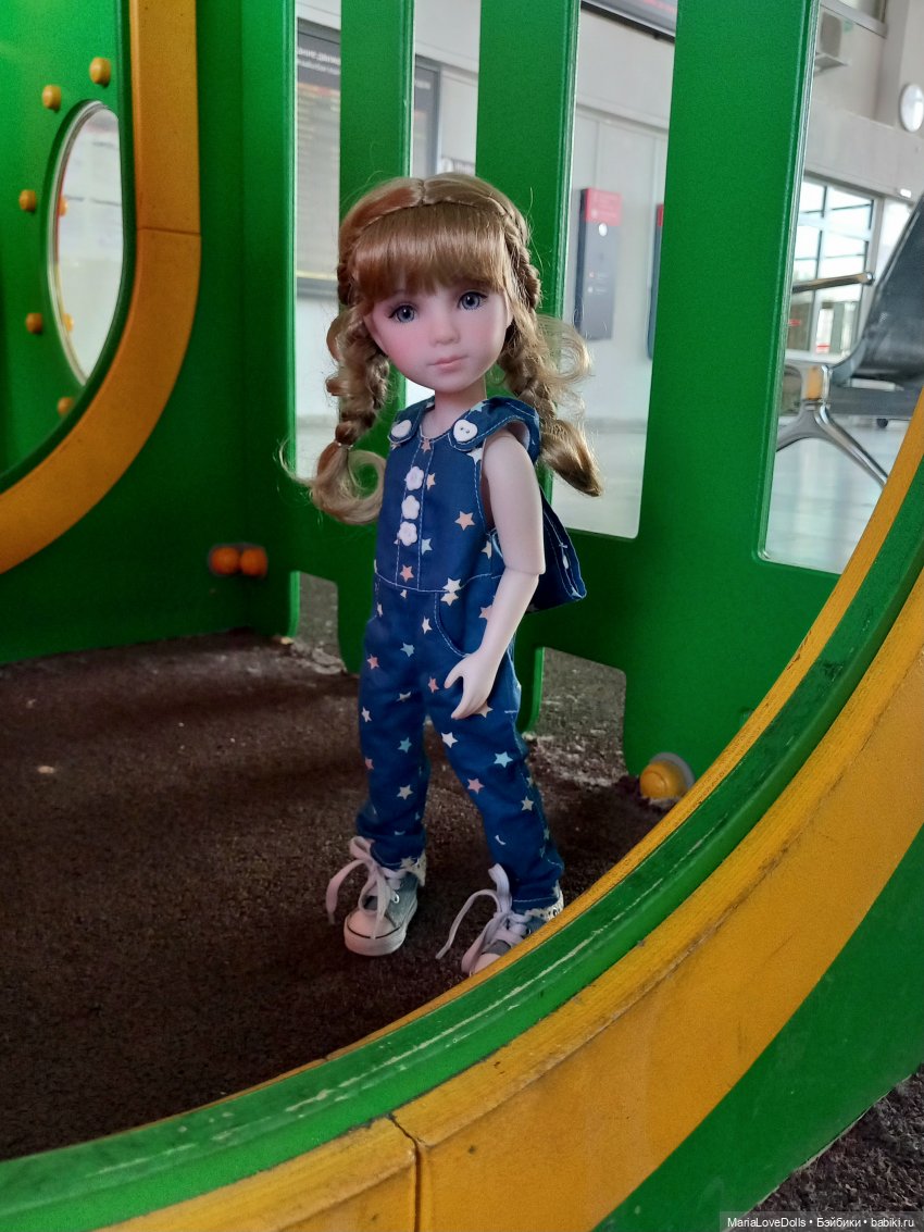 В ожидании поезда — Куклы Ruby Red (Руби Ред) Fashion Friends: Siblies