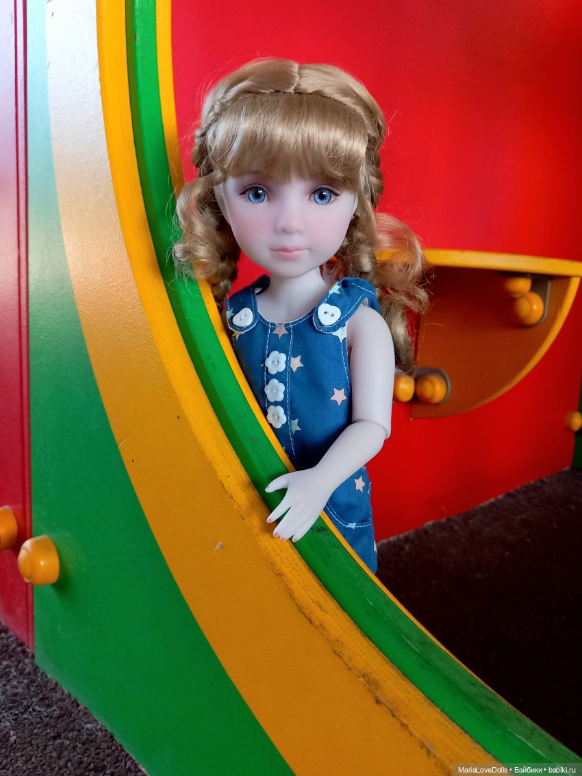 В ожидании поезда — Куклы Ruby Red (Руби Ред) Fashion Friends: Siblies