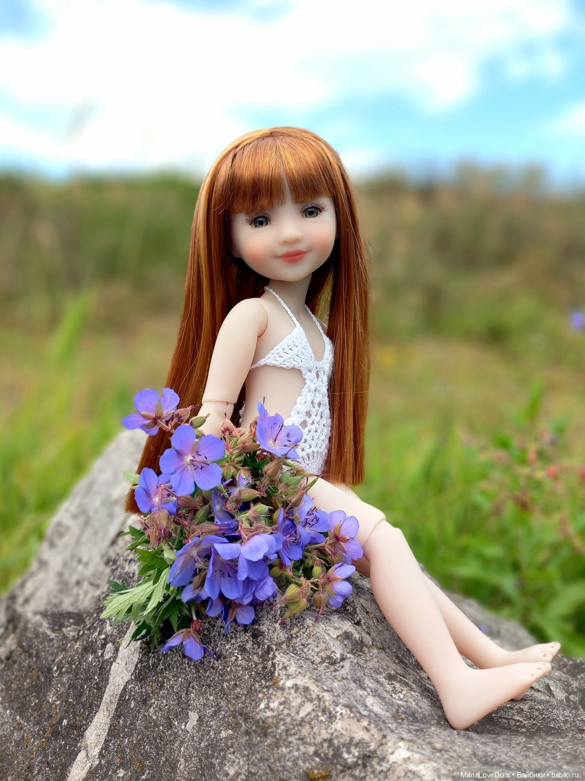 В окружении — Куклы Ruby Red (Руби Ред) Fashion Friends: Siblies (фото 2)