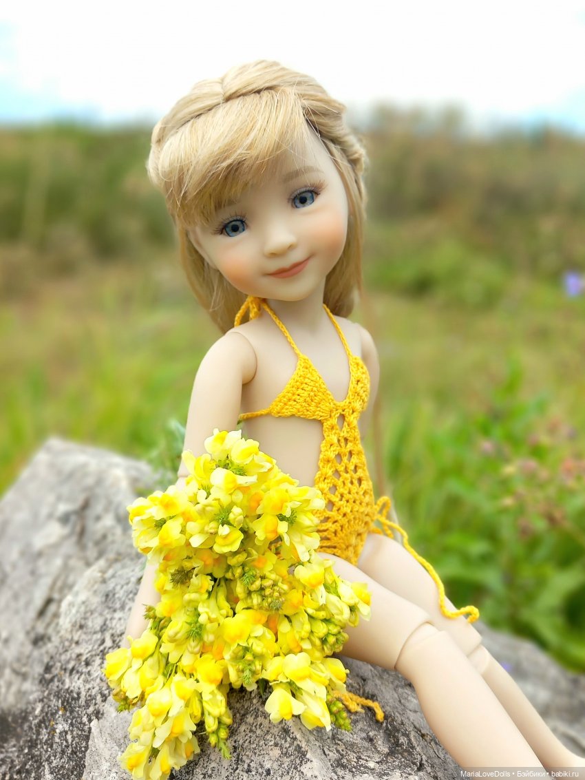 В окружении — Куклы Ruby Red (Руби Ред) Fashion Friends: Siblies (фото 4)