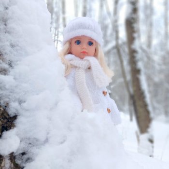 Зимний лес и маленькая Лиза...