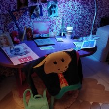 Стол в кукольном доме