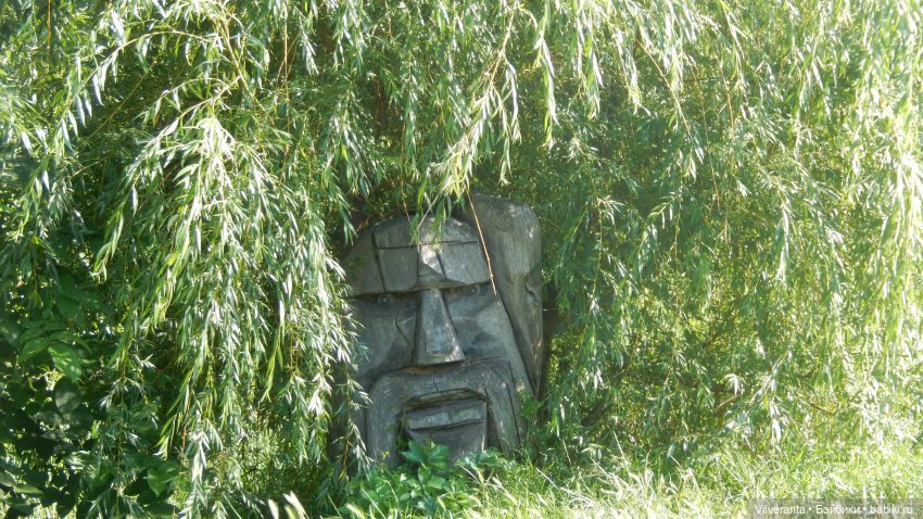 Ирэн и деревянные статуи. Прогулка (фото 3)