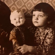 Помогите пожалуйста опознать куклу