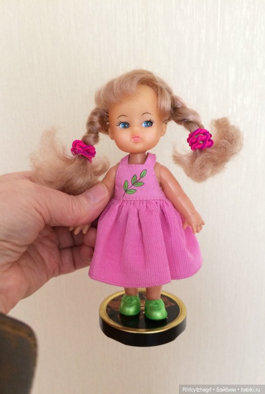 Как повысить устойчивость кукол на полке (фото 7)