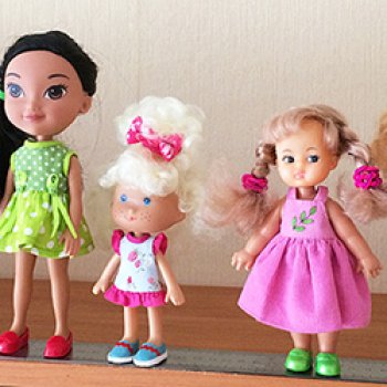 Как повысить устойчивость кукол на полке