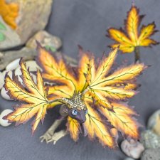 Яркий кленовый дракон