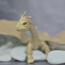 Золотистый дракончик