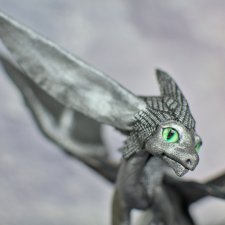 Дракон серебристо-черный