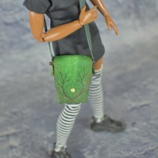 Зеленая сумка из кожи