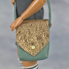 Сумочка с золотым клапаном