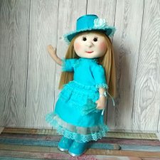 Кукла с веером в бирюзовом льняном платье