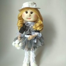 Кукла текстильная в чёрно-белом платье