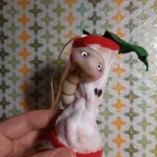 Огрызок с червячком:)) Огрызок с червячком:))