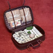 Ретро чемодан с наполнением( миниатюра)