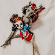 Зомби-Единорог - парень для Скелиты