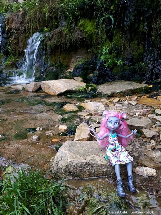 Мышонок на выгуле у крепостных стен (фото 6)