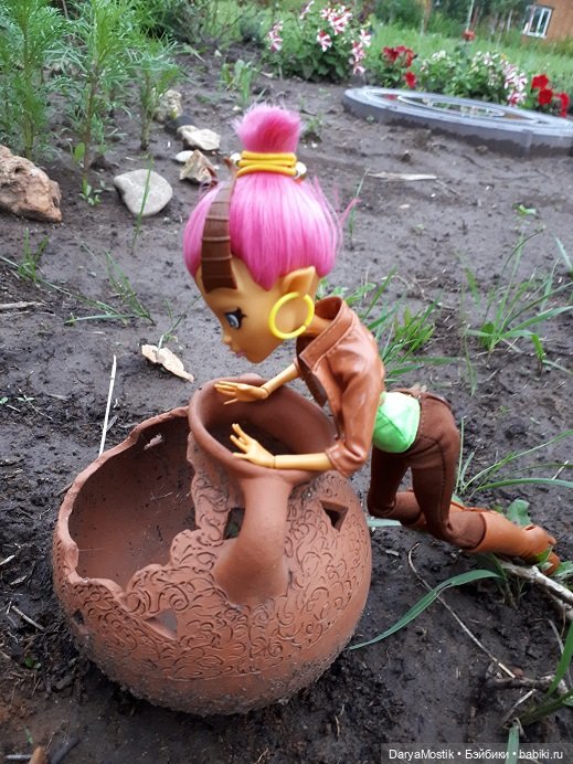 Добрый монстр ползет на берег