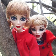 Ты не пройдешь с куклой мимо кустов