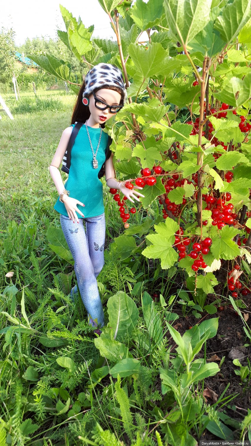 В деревню, в глушь, в Саратов