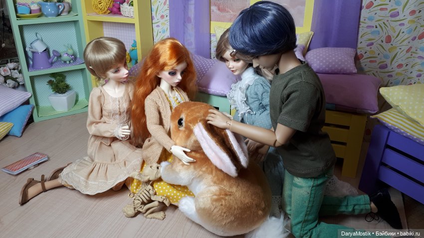 Пасхальный кролик | Бэйбики Пасхальный кролик — Коллекции игровых кукол (Playline): фото полок