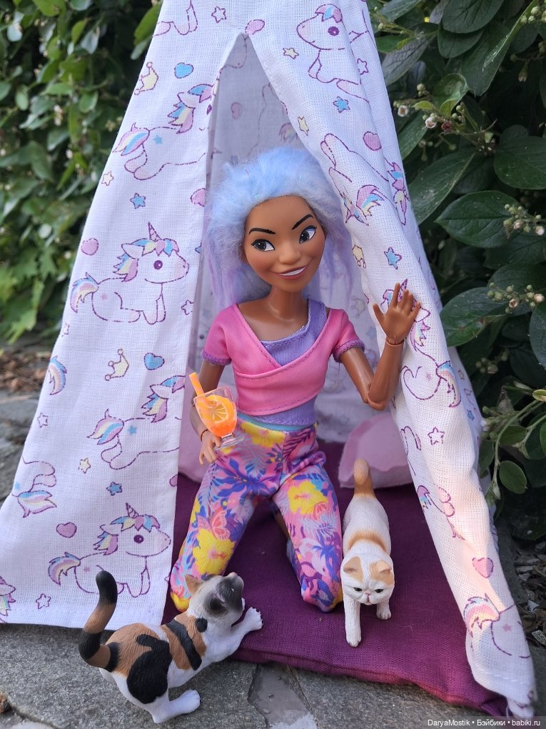 Пятна краски и фигвам — Куклы Disney Animators и Принцессы Диснея: Disney Store (фото 3)