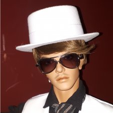 Было бы свадебное платье, а жених приложится