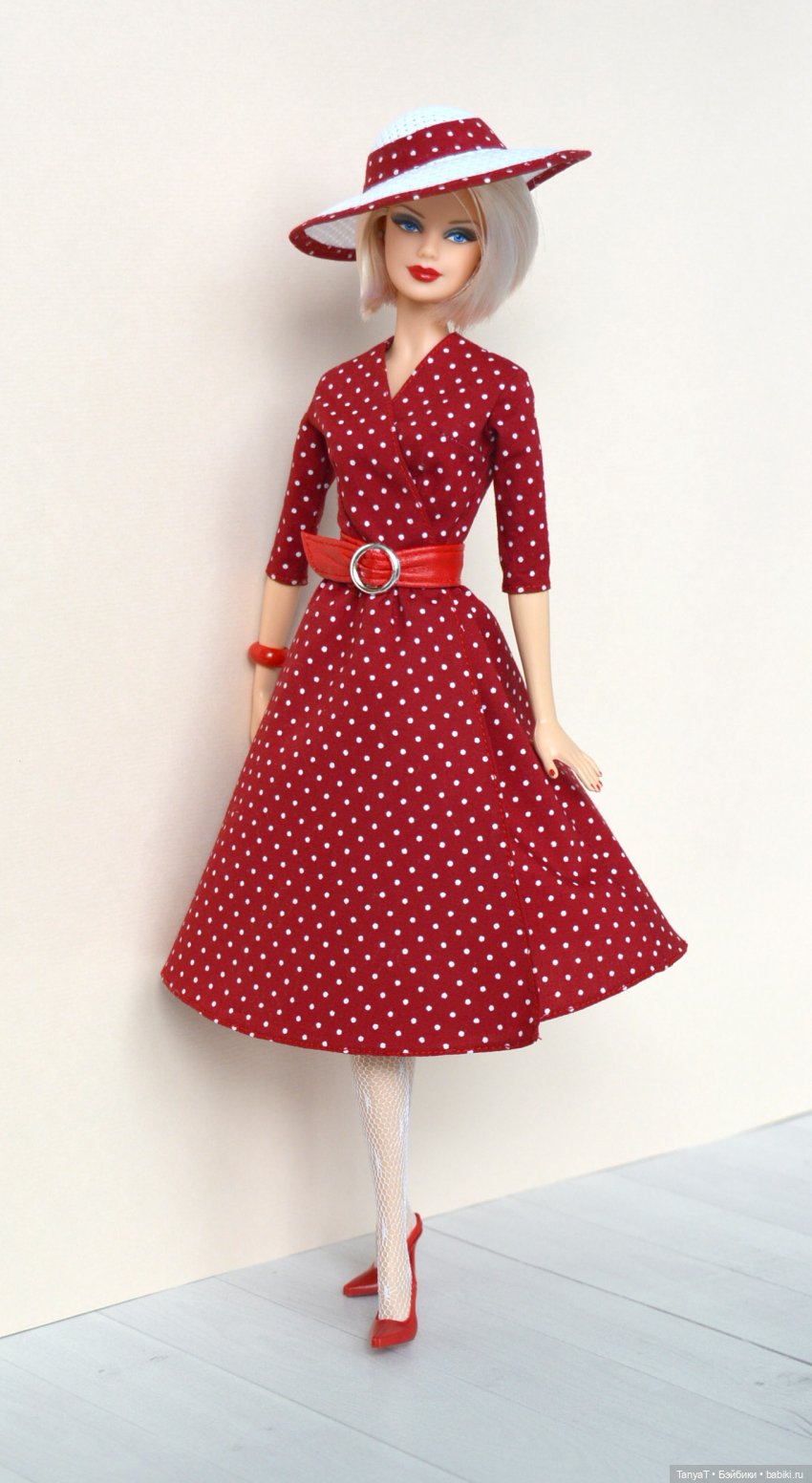 Белые горошки — Одежда и обувь для кукол своими руками: фото (фото 2)