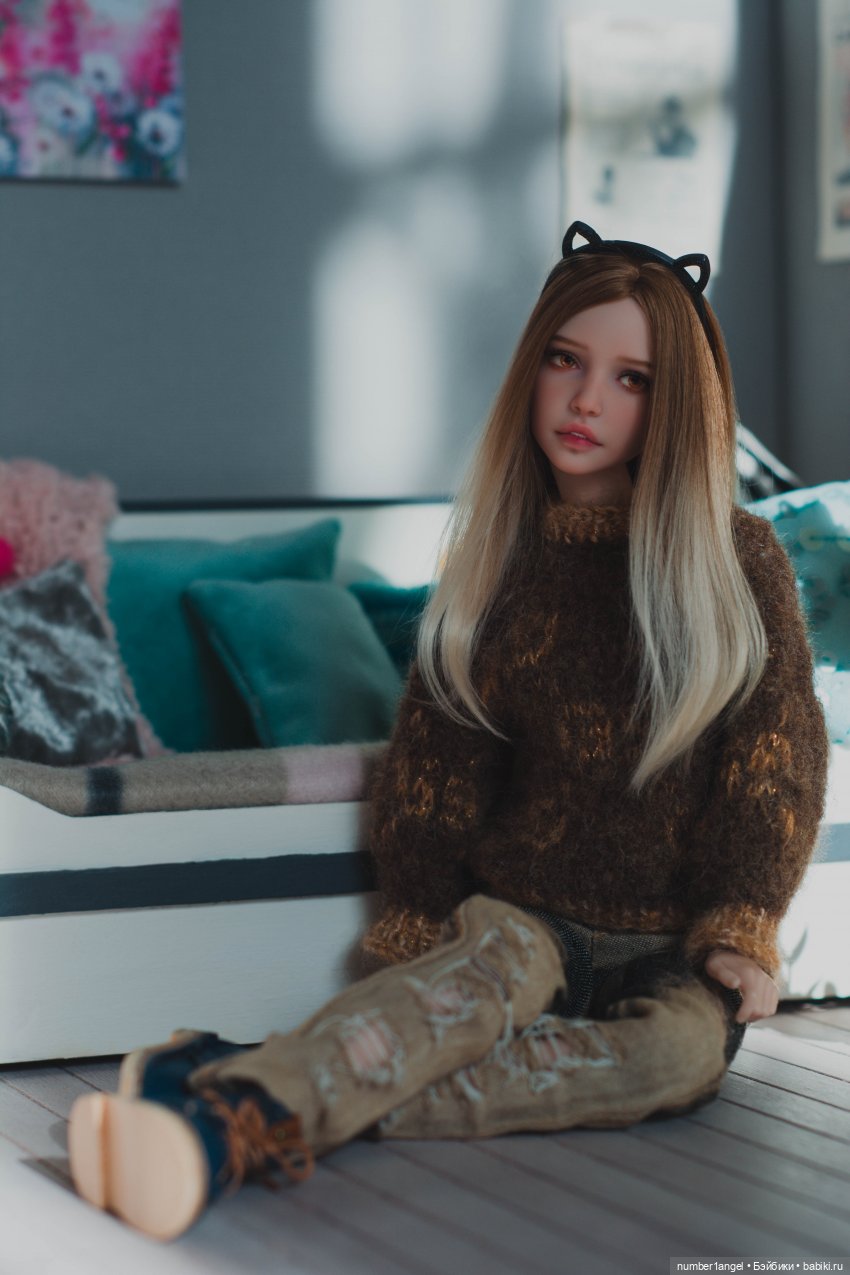 Кошечка тоже побаловалась с лучиком солнца