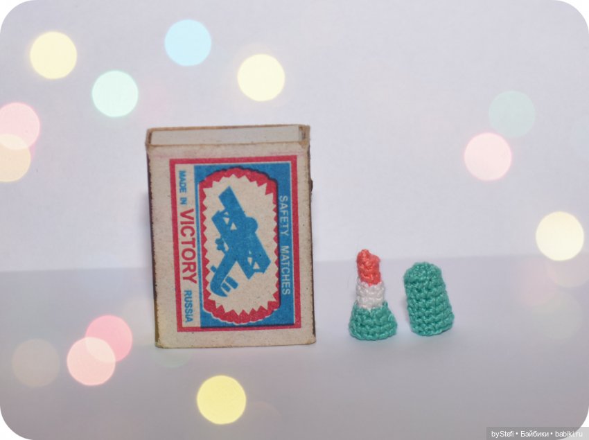 Помада для куклы (связана крючком) (фото 5)