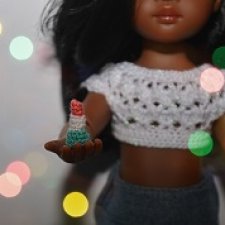Помада для куклы (связана крючком)