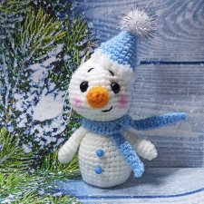 Снеговичок - ёлочная игрушка. Или просто сувенир. Связался на основе моего пряничного человечка