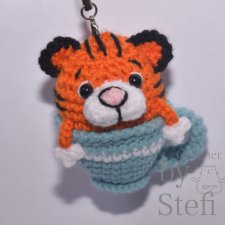 Тигрик в чашке. Брелок. Символ 2022