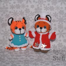 А вот и дедуля к Снегурке связался. Символ 2022